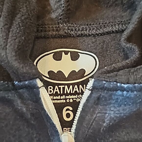 Batman pj onsie size 6 - Picture 3 of 16